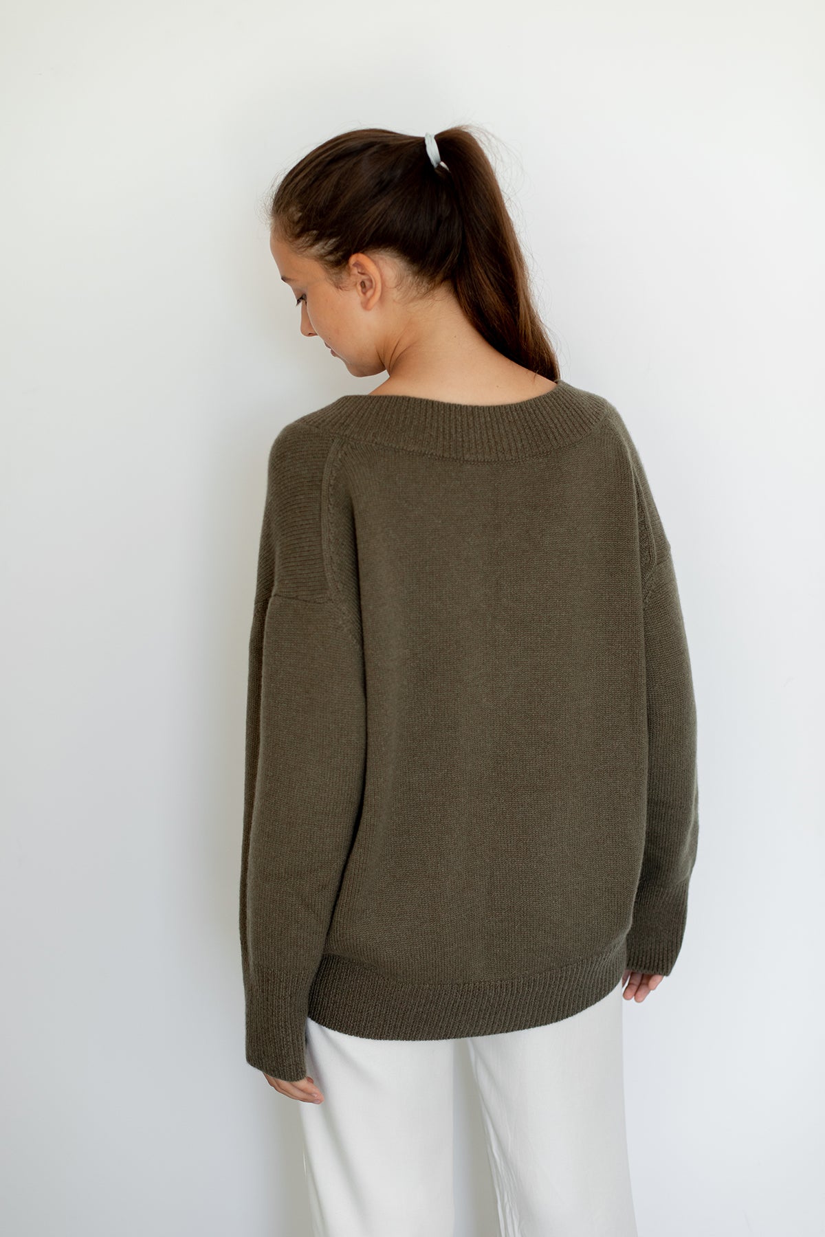 Iconic V-Neck Baby Cashmere Pullover Olive*