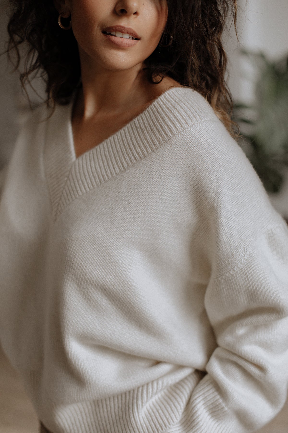 Iconic V-Neck Baby Cashmere Pullover Vanilla*