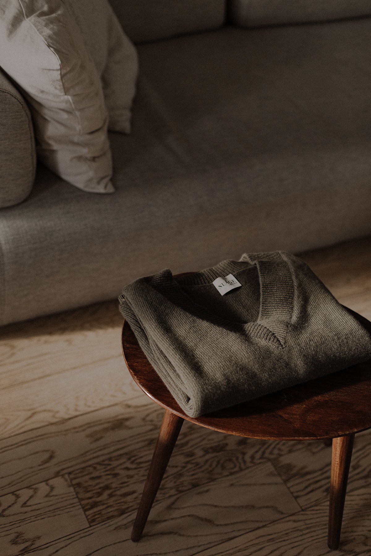 Iconic V-Neck Baby Cashmere Pullover Olive*