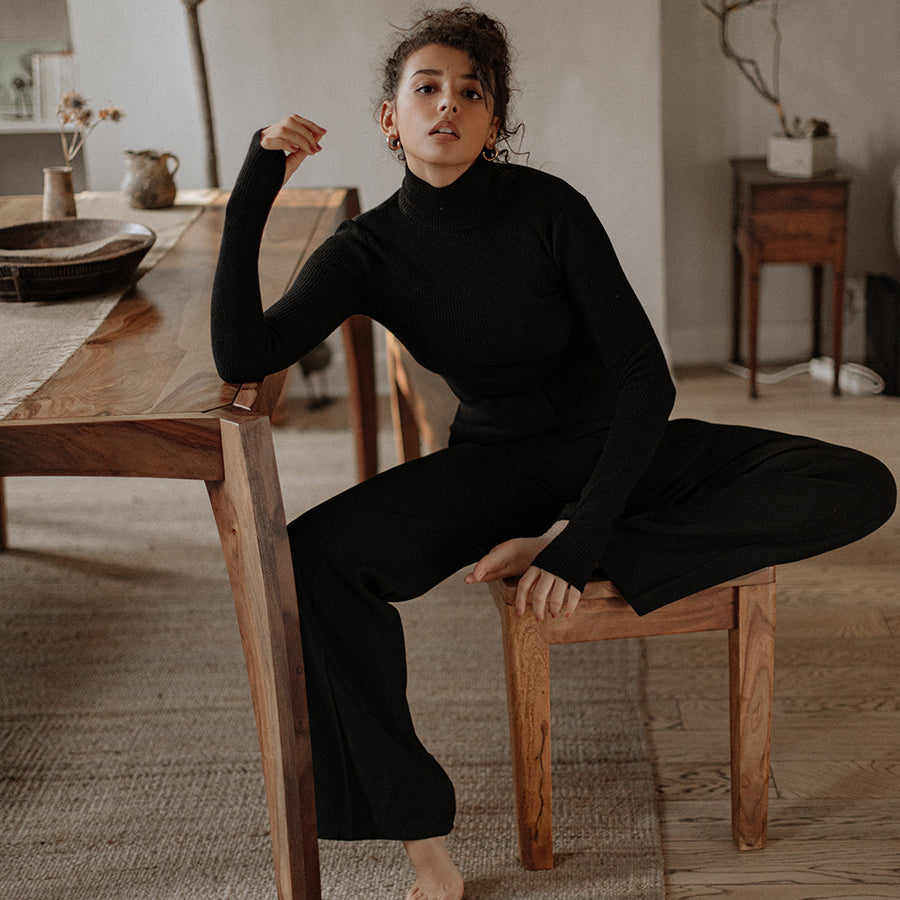 Thin Turtleneck Sweater Just Black*