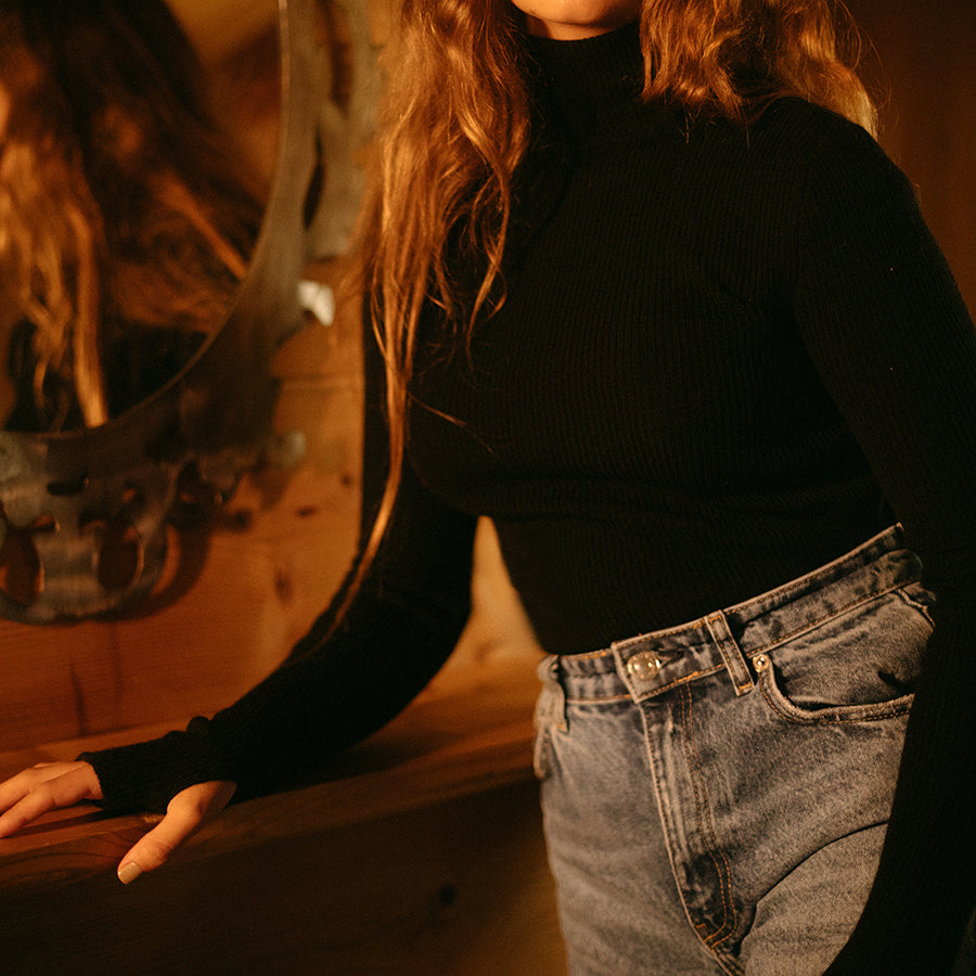 Thin Turtleneck Sweater Just Black*